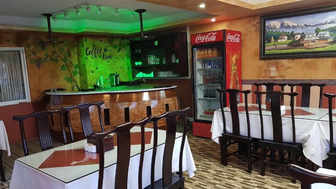 Hotel Typical Nepali Kitchen - No Pizza - No Pasta - No Problem !! Sauraha Esterno foto