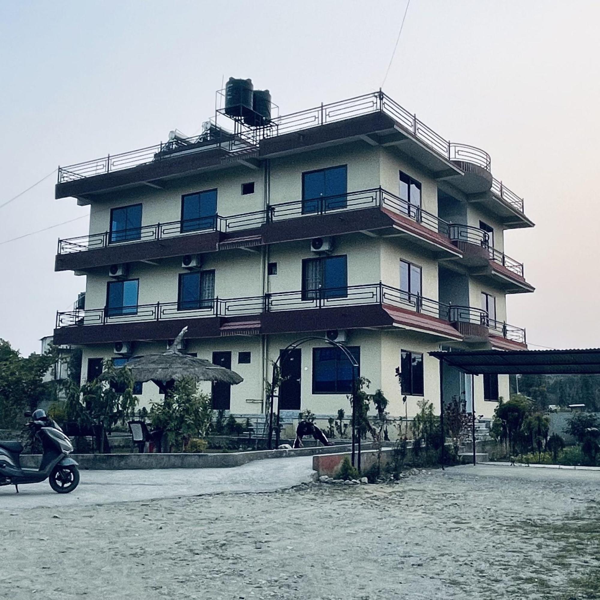 Hotel Typical Nepali Kitchen - No Pizza - No Pasta - No Problem !! Sauraha Esterno foto