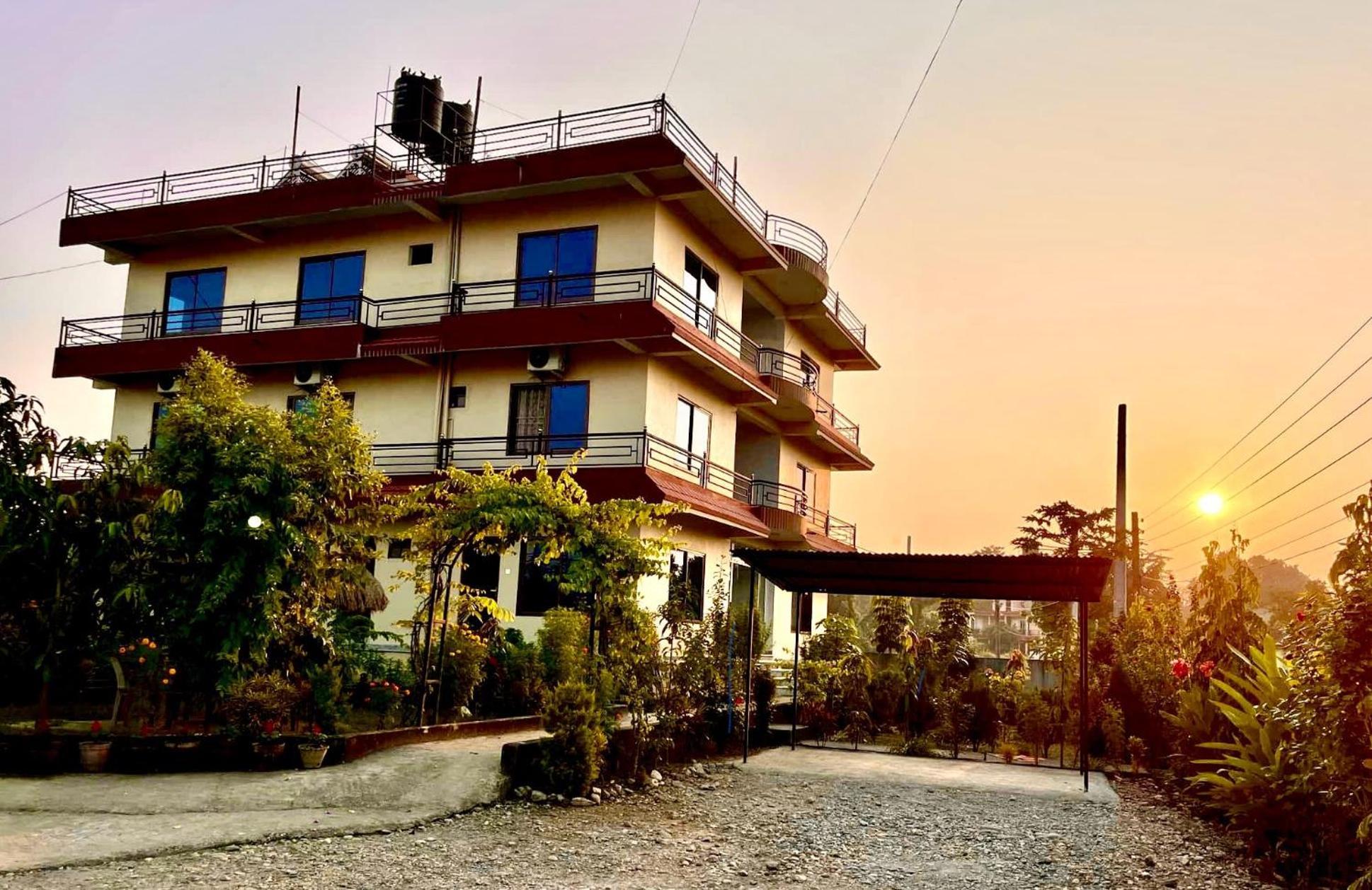 Hotel Typical Nepali Kitchen - No Pizza - No Pasta - No Problem !! Sauraha Esterno foto
